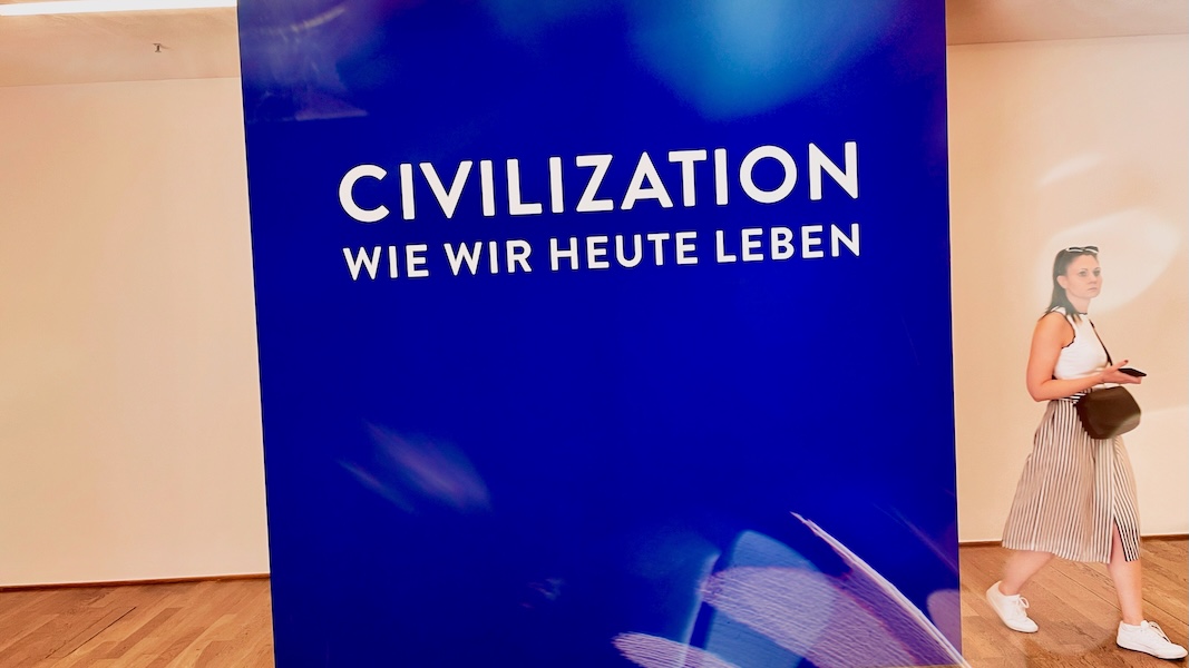 Die Ausstellung Civilization in der Kunsthalle München zeigt anhand Fotografien, wie wir heute leben.
